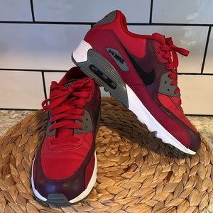 Nike Air Max 90 - Youth 7 - Women’s 8.5 VGUC 🖤
